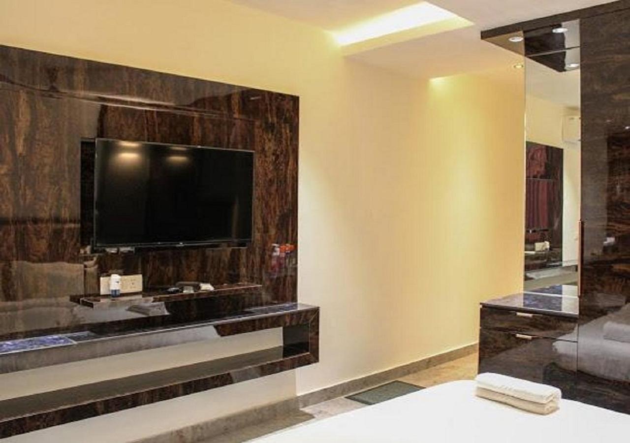 Hotel Aman Palace Нью-Дели Экстерьер фото
