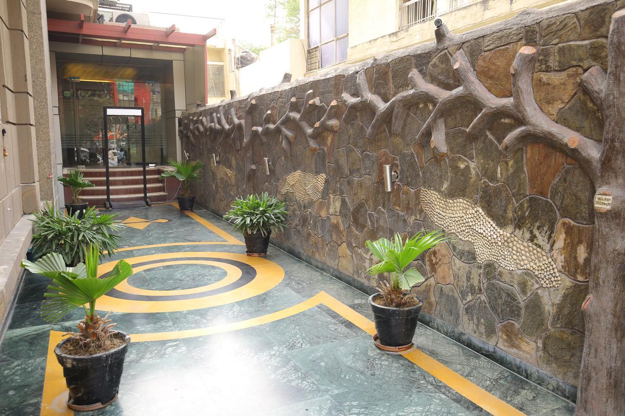 Hotel Aman Palace Нью-Дели Экстерьер фото