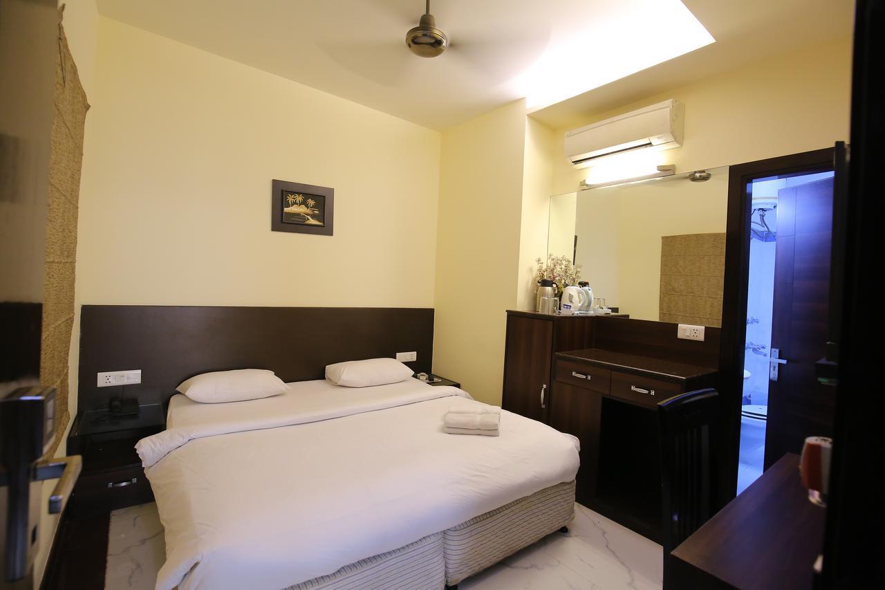 Hotel Aman Palace Нью-Дели Экстерьер фото